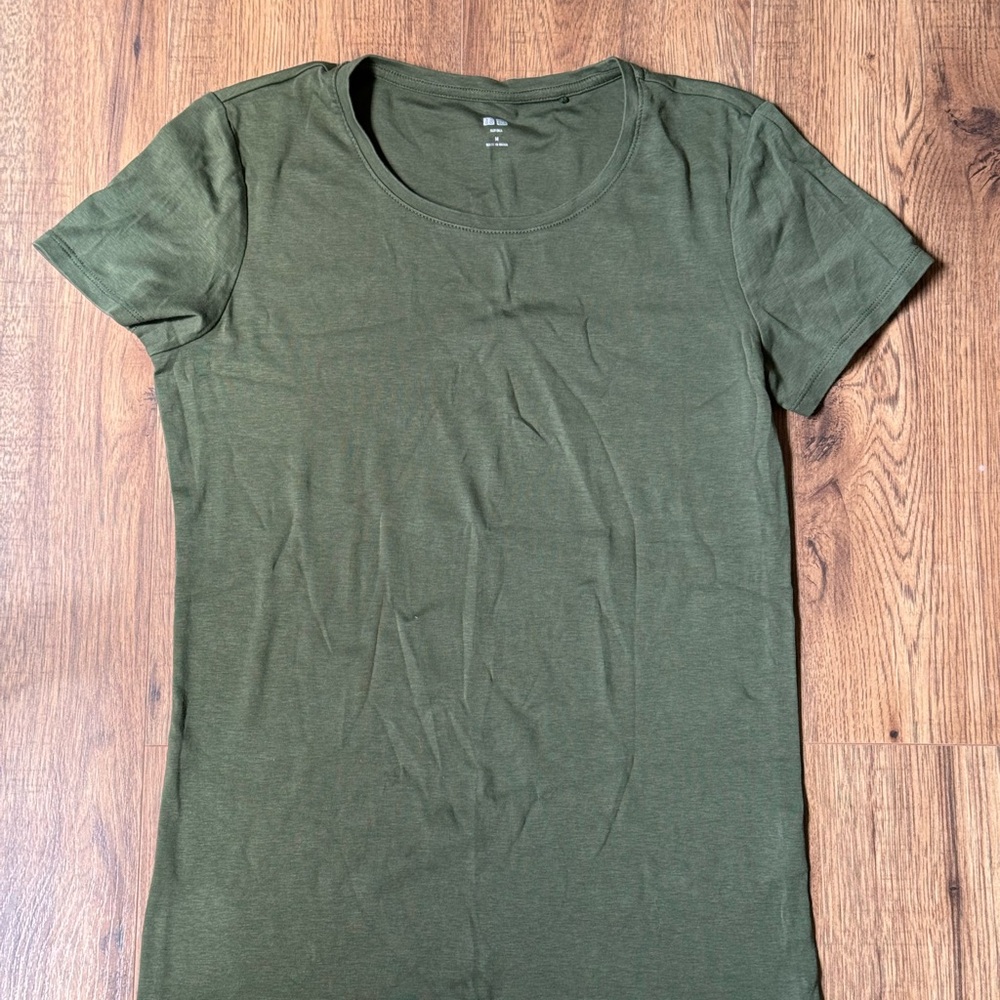 Uniqlo Green Women's T-Shirt